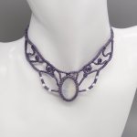 Colar de micromacramé, pérola cinzenta malva