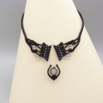 Colar micromacramé preto com um conjunto de labradorite