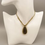 Colar micromacramé dourado com obsidiana dourada 