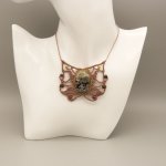 Colar micromacramé de cor taupe com um jaspe