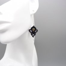 Brincos de micro macramé preto com contas imperiais de jaspe