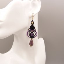 Brincos de micro macramé negro com contas ametistas