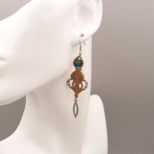 Brincos em micro-macramé bege claro