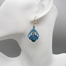 Paire de boucles d'oreilles bleues avec des perles en chrysocolle