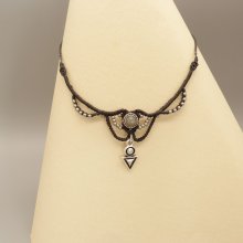 Colar micromacramé cinzento carvão vegetal com um conjunto de labradorite