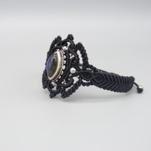 Bracelet noir en micro-macramé  avec labradorite sertie
