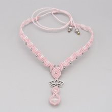 Colar micromacramé rosa com duas contas de quartzo 