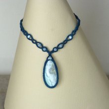 colar micromacramé azul de pato com jaspe de larsonite