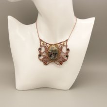 Colar micromacramé de cor taupe com um jaspe
