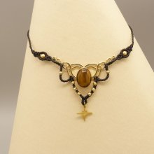 Colar micromacramé preto com olho de tigre