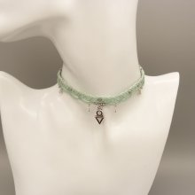 Gargantilha de micro macramé verde menta de água