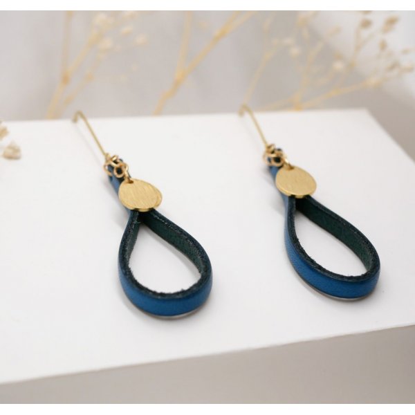 Brincos de couro azul com borla dourada