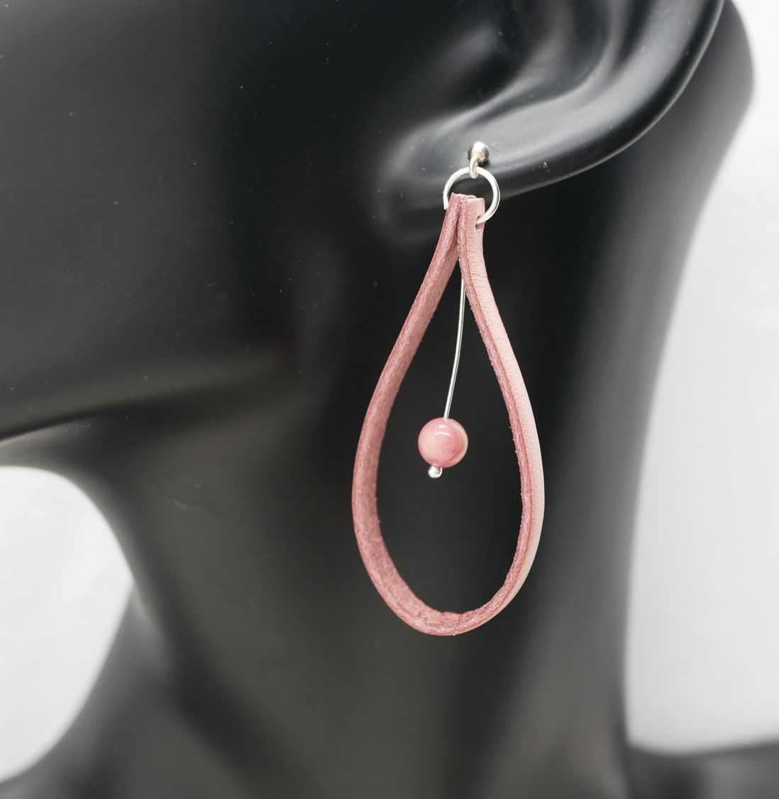 Brincos antigos de couro rosa em 925 tachas de prata 