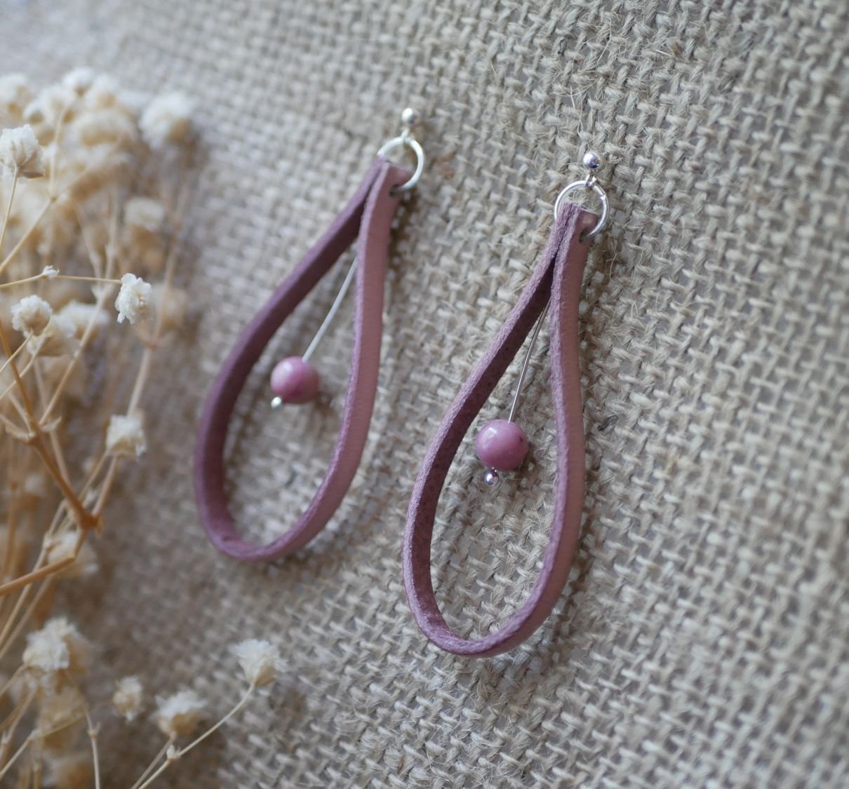 Brincos antigos de couro rosa em 925 tachas de prata 