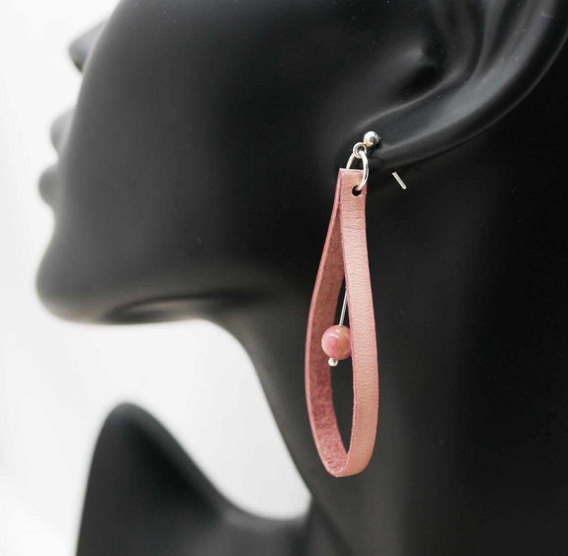 Brincos antigos de couro rosa em 925 tachas de prata 