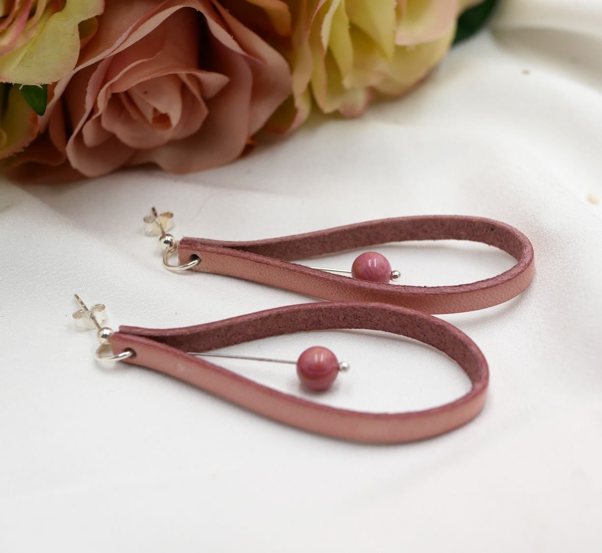 Brincos antigos de couro rosa em 925 tachas de prata 