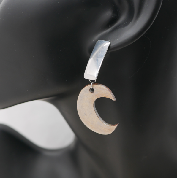 Brincos de madeira patinada prateada 