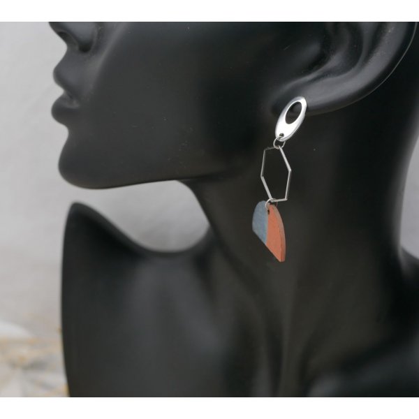 Brincos geom&eacute;tricos pendentes cinzentos e castanhos