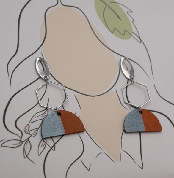 Brincos geom&eacute;tricos pendentes cinzentos e castanhos