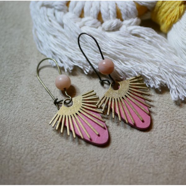 Boucles d'oreilles rayons en laiton sur bois peint corail 