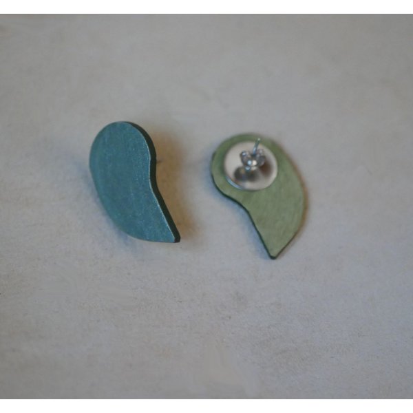 Brincos gr&aacute;ficos de madeira verde-cinza met&aacute;lica