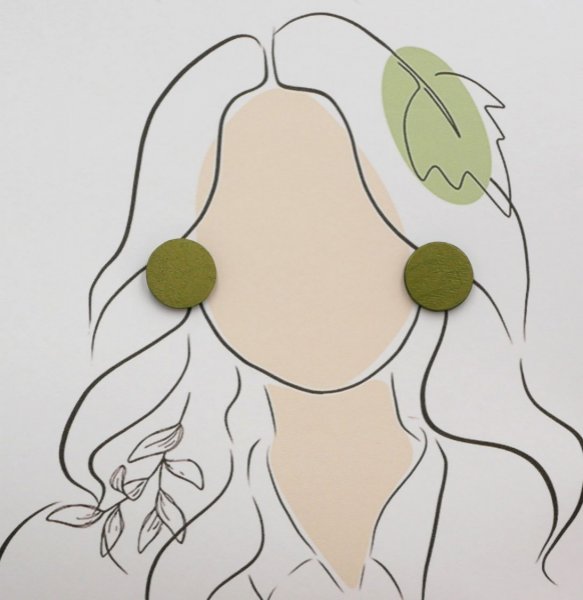 Brincos redondos de madeira pintados com efeito met&aacute;lico verde