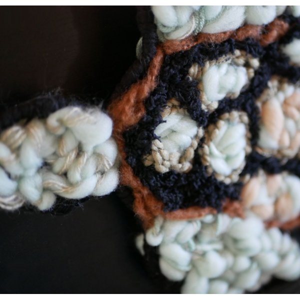 D&eacute;coration Tortue marine en tissage de laine noir et vert