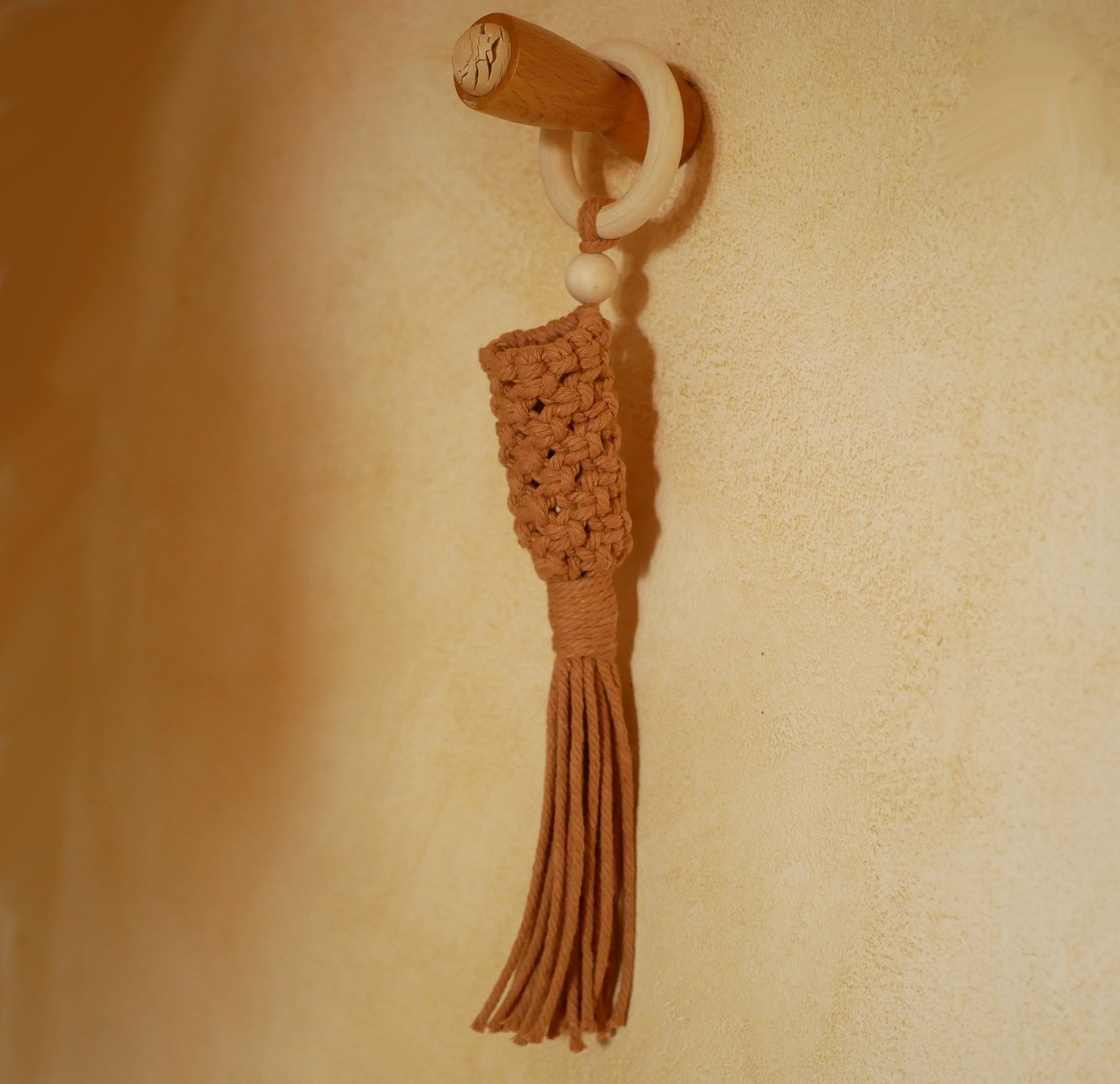 Petite suspension en macram&eacute; pour mini plantes avec corde coton Beige sable