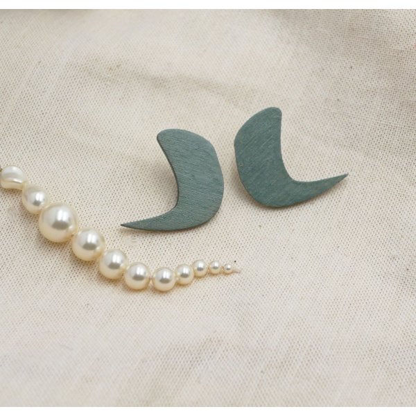 Brincos gr&aacute;ficos de madeira met&aacute;lica cinzenta