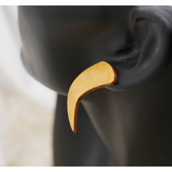 Brincos gr&aacute;ficos em madeira dourada