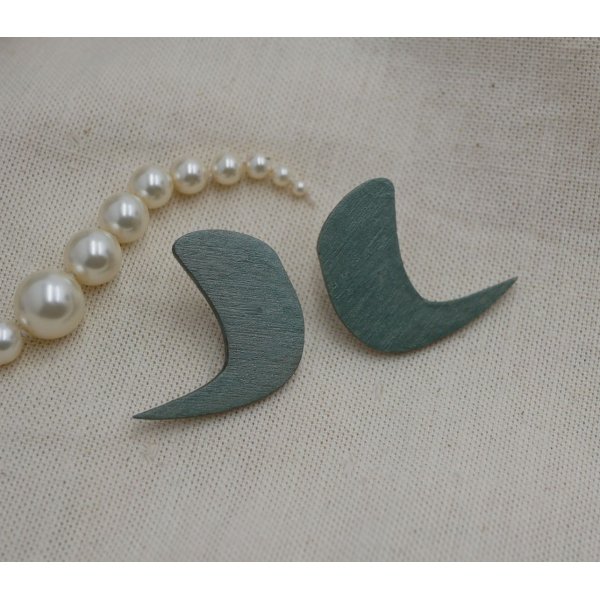 Brincos gr&aacute;ficos de madeira met&aacute;lica cinzenta