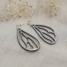 Brincos de asa de madeira metálica cinzenta em 925 tachas de prata