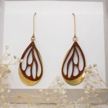 Brincos de asa em madeira de cerejeira sobre oval em latão dourado