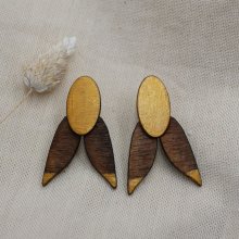 Brincos de cigarra em madeira de nogueira e dourada 