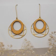 Brincos de madeira oval banhados a ouro sobre borla de latão de trabalho aberto
