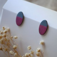 Brincos ovais de madeira pintados em fúcsia e efeito metálico cinzento