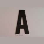 Letra plástica PVC preto BATON