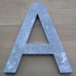 Carta em relevo 3D em zinco DIGITAL SANS