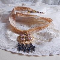 Collier pendentif les Pampilles beige et Marron Collier pendentif les Pampilles beige et Marron