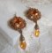 BO Harmony Amber bordado com cristais Swarovski, cabochons de vidro boémio dos anos 60, mini-contas, contas de sementes e ganchos para as orelhas cheias de ouro de 14 quilates