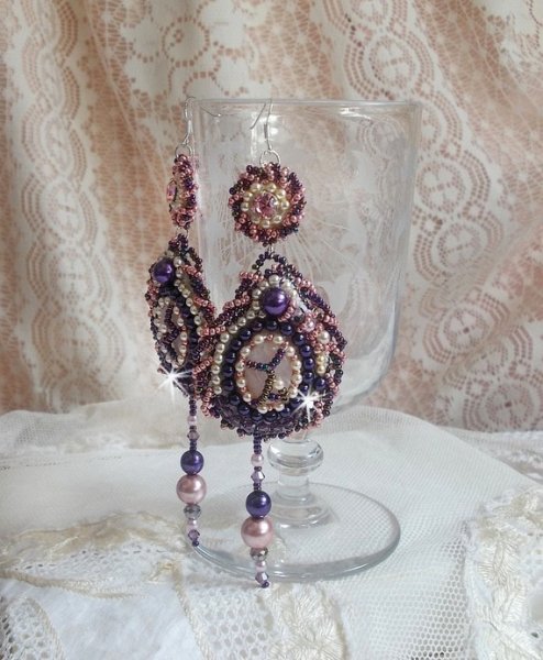 BO Grace bordado com quartzo rosa, cristais Swarovski, contas de pérolas, contas de sementes e ganchos para as orelhas 925/1000 Sterling Silver
