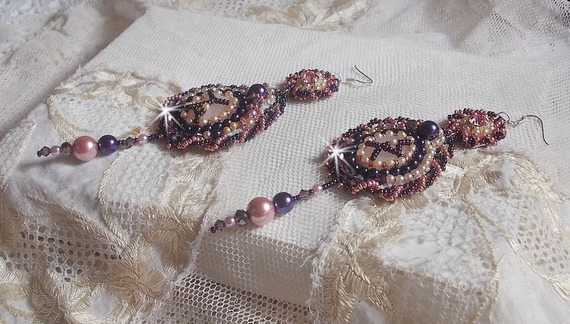 BO Grace bordado com quartzo rosa, cristais Swarovski, contas de pérolas, contas de sementes e ganchos para as orelhas 925/1000 Sterling Silver