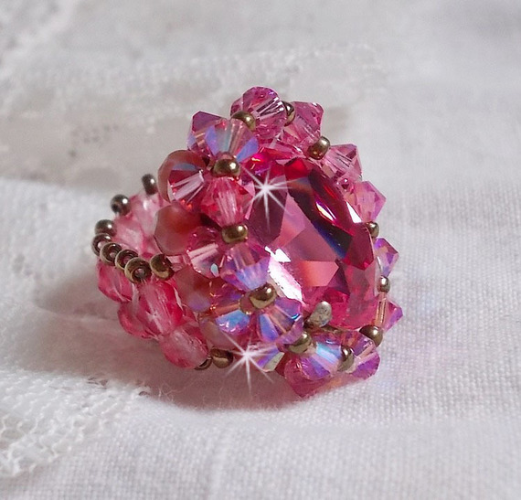 Anel Rose Royale com facetas e um cabochon de cristal Swarovski