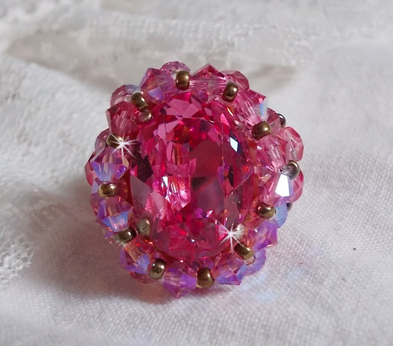 Anel Rose Royale com facetas e um cabochon de cristal Swarovski