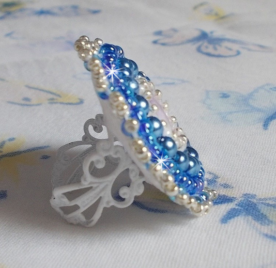 Anel Azur bordado com cristais e pérolas Swarovski