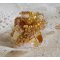 Anel Haute-Couture Gold Girassol bordado com contas de sementes douradas de 24 quilates e cristais Swarovski 