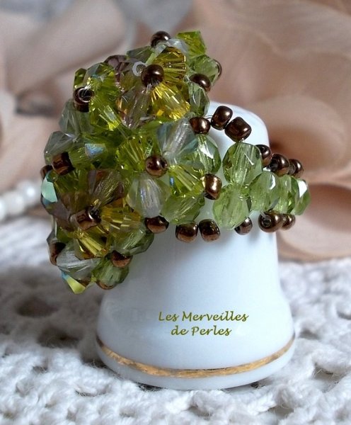 Anel de cristal Swarovski com facetas e pião