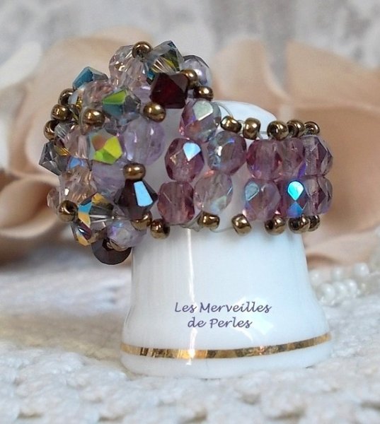 Anel Charmeuse com facetas de cristal Swarovski e fiadeiras