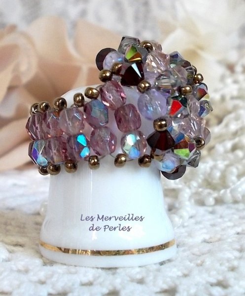 Anel Charmeuse com facetas de cristal Swarovski e fiadeiras
