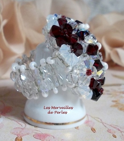 Facetas de cristal Swarovski e anel branco com facetas de cristal Swarovski